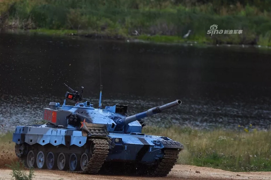 “坦克兩項”半決賽中國小組奪魁，“海上登陸”接力賽暫居第一